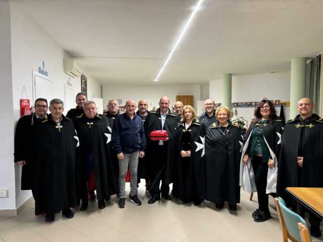 Donazione di un defibrillatore a Villa Chiara di Olbia
