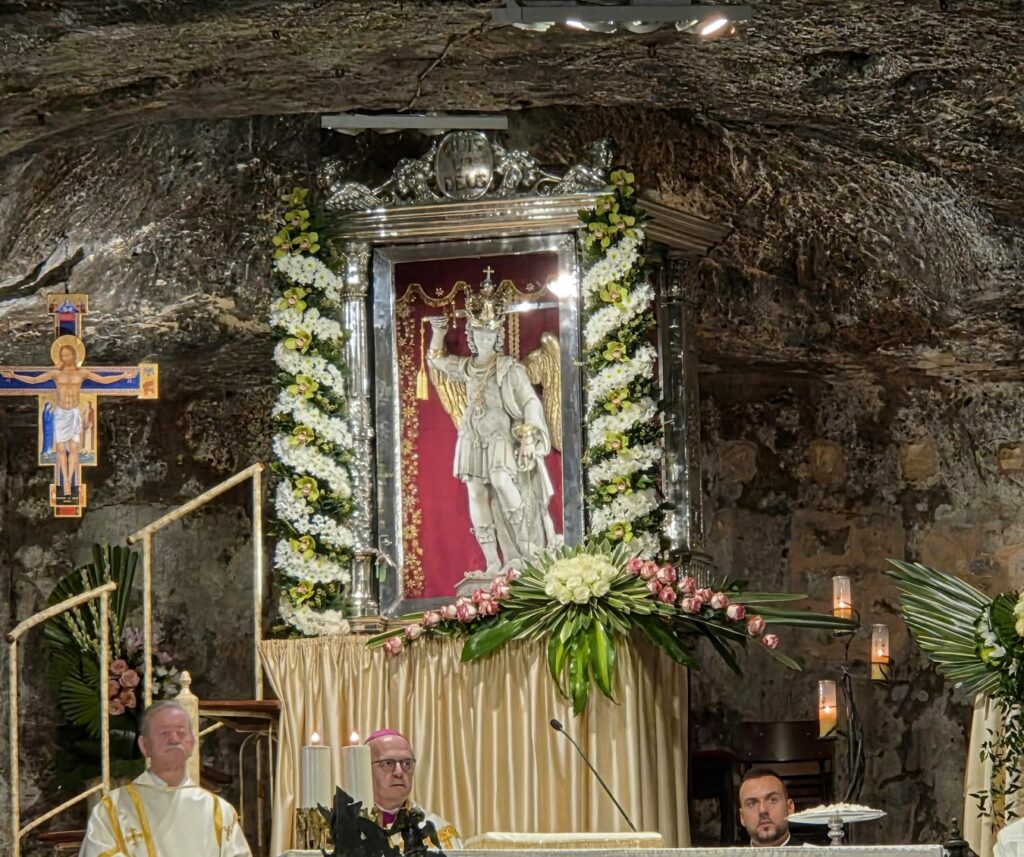 San Michele Arcangelo a Monte Sant’Angelo: i Cavalieri alla solennità