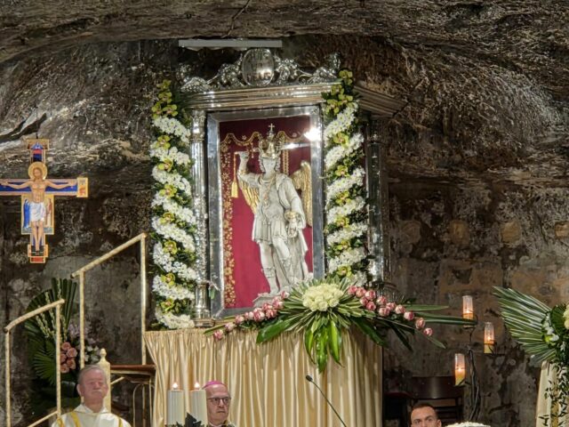 San Michele Arcangelo a Monte Sant’Angelo: i Cavalieri alla solennità